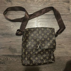 Shoulder bag